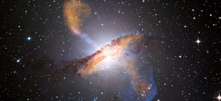 Přehled CCD a vizuálních pozorování – Březen 2015 Pohled na aktivní galaktické jádro. Zdroj: ESO/WFI (Optical); MPIfR/ESO/APEX/A.Weiss et al. (Submillimetre); NASA/CXC/CfA/R.Kraft et al. (X-ray)