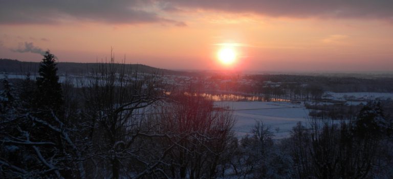 Přehled CCD a vizuálních pozorování – Únor 2015 Zimní západ Slunce od dalekohledu Jan Šindel Telescope (JST). Foto: Archiv ASHK.